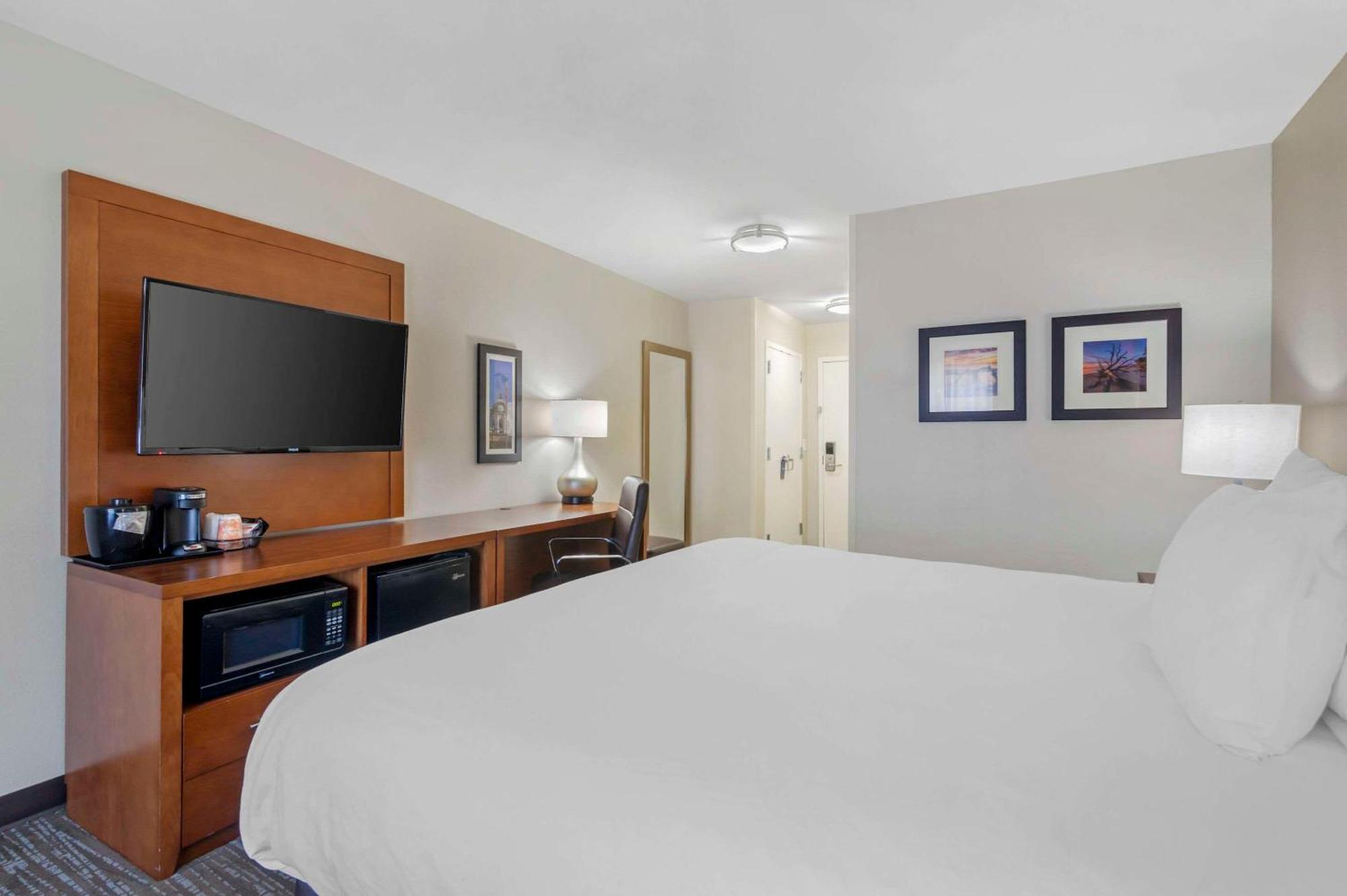 Comfort Inn & Suites Brunswick Extérieur photo